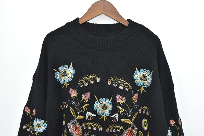 Reneé - Sweater with floral embroidery