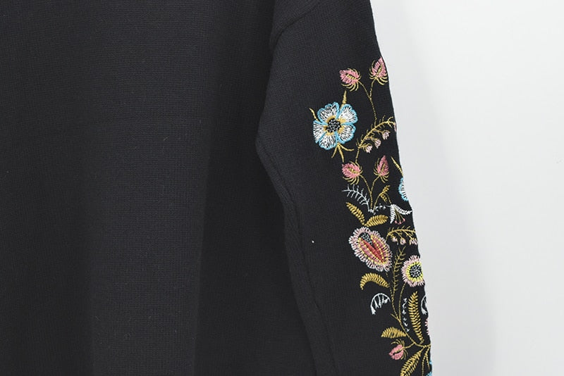 Reneé - Sweater with floral embroidery