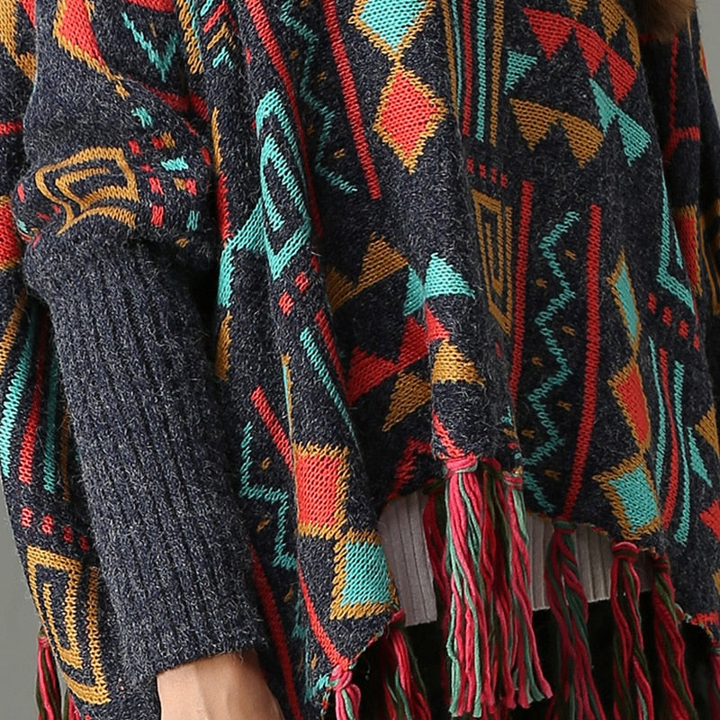 Tuli - Knitted Poncho with Tassels