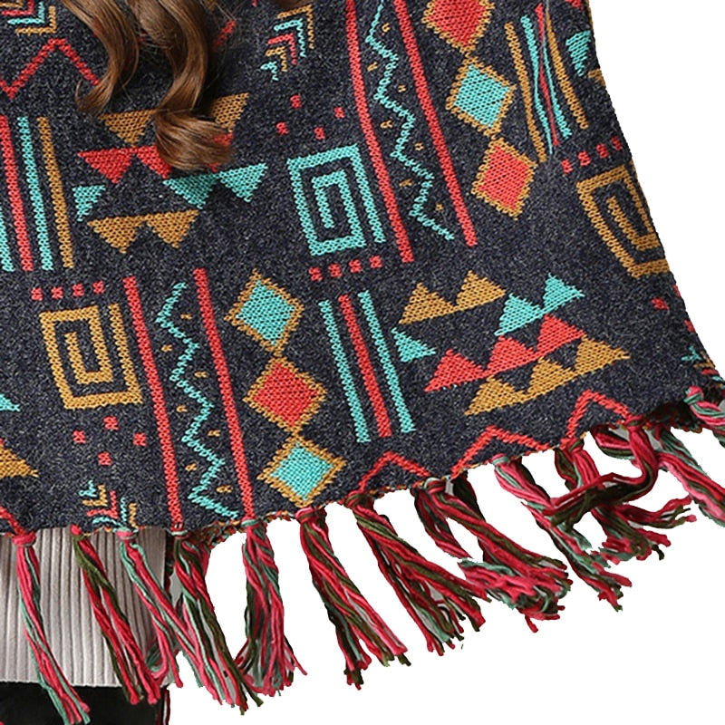 Tuli - Knitted Poncho with Tassels