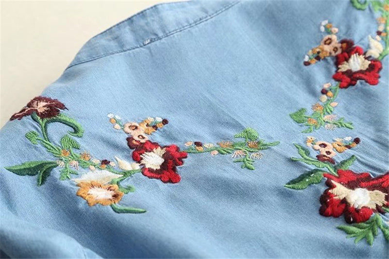 Lora - Denim dress with oriental flowers