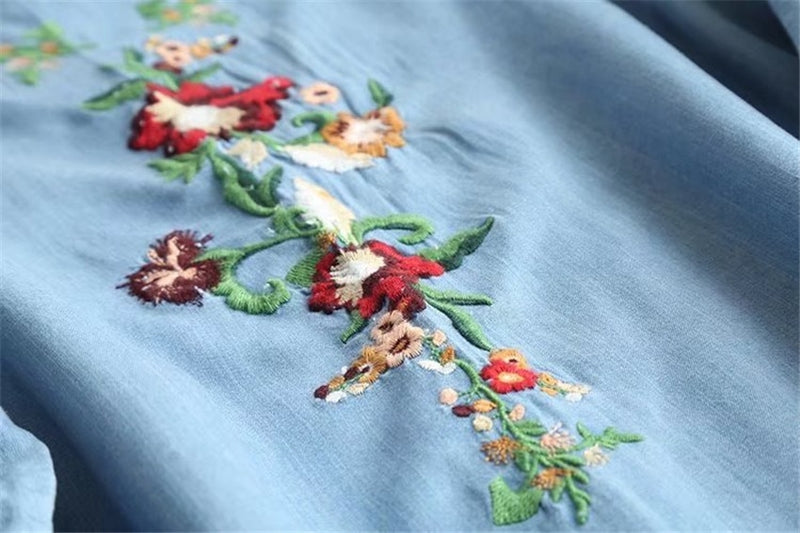 Lora - Denim dress with oriental flowers