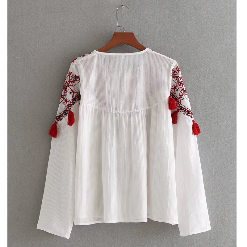 Flavia - White and red ethnic top with tassels