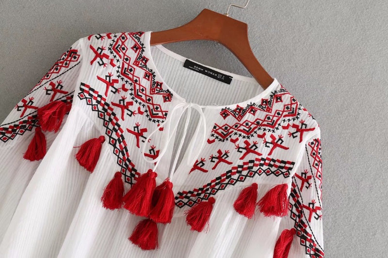 Flavia - White and red ethnic top with tassels