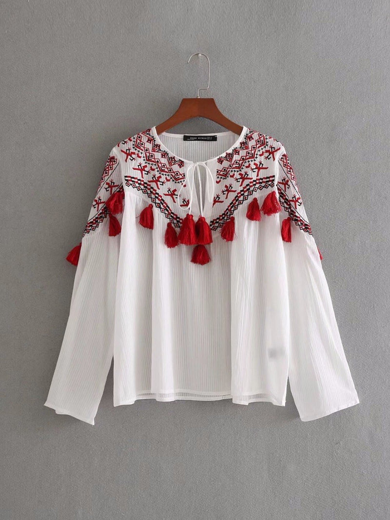 Flavia - White and red ethnic top with tassels